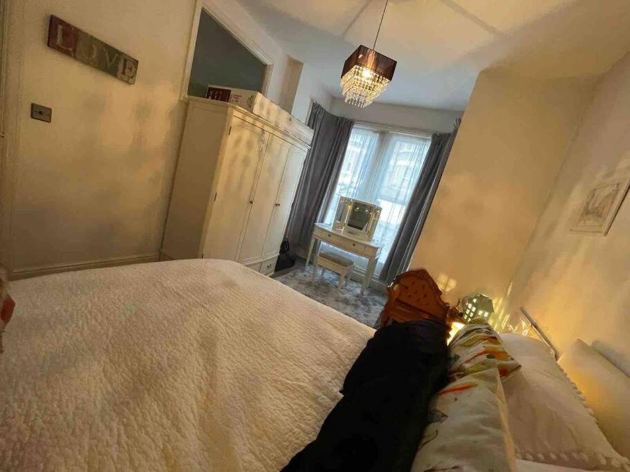 One/Two Bedroom Apartment Close To Sea & Centre Гастингс Экстерьер фото