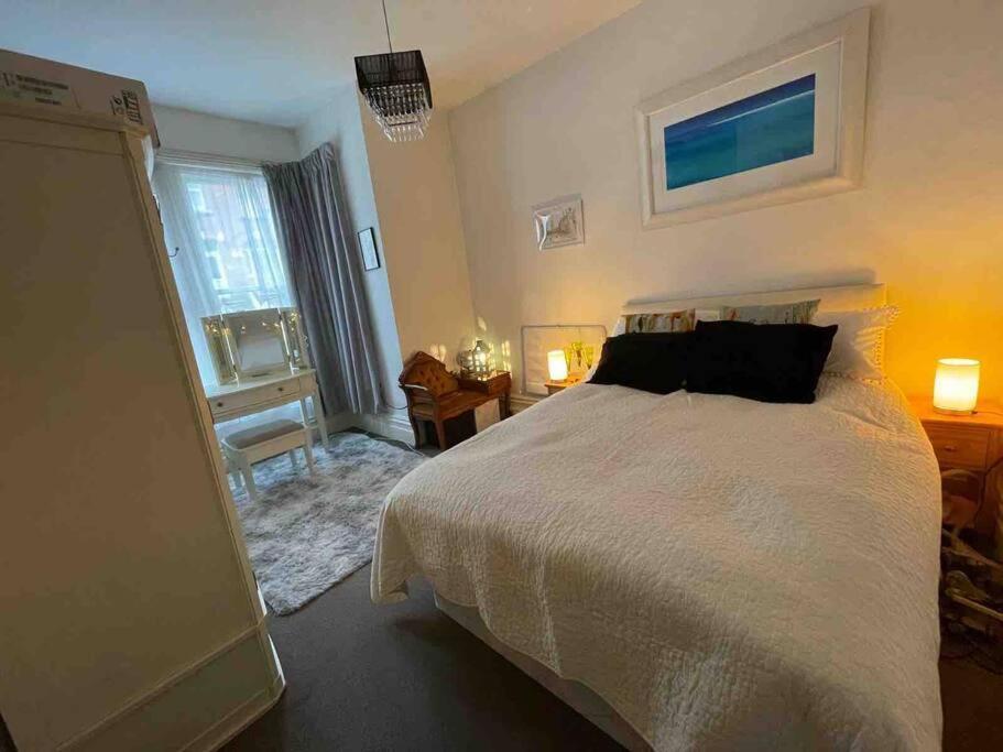 One/Two Bedroom Apartment Close To Sea & Centre Гастингс Экстерьер фото